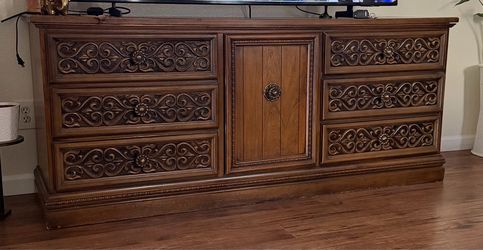 Vintage dresser