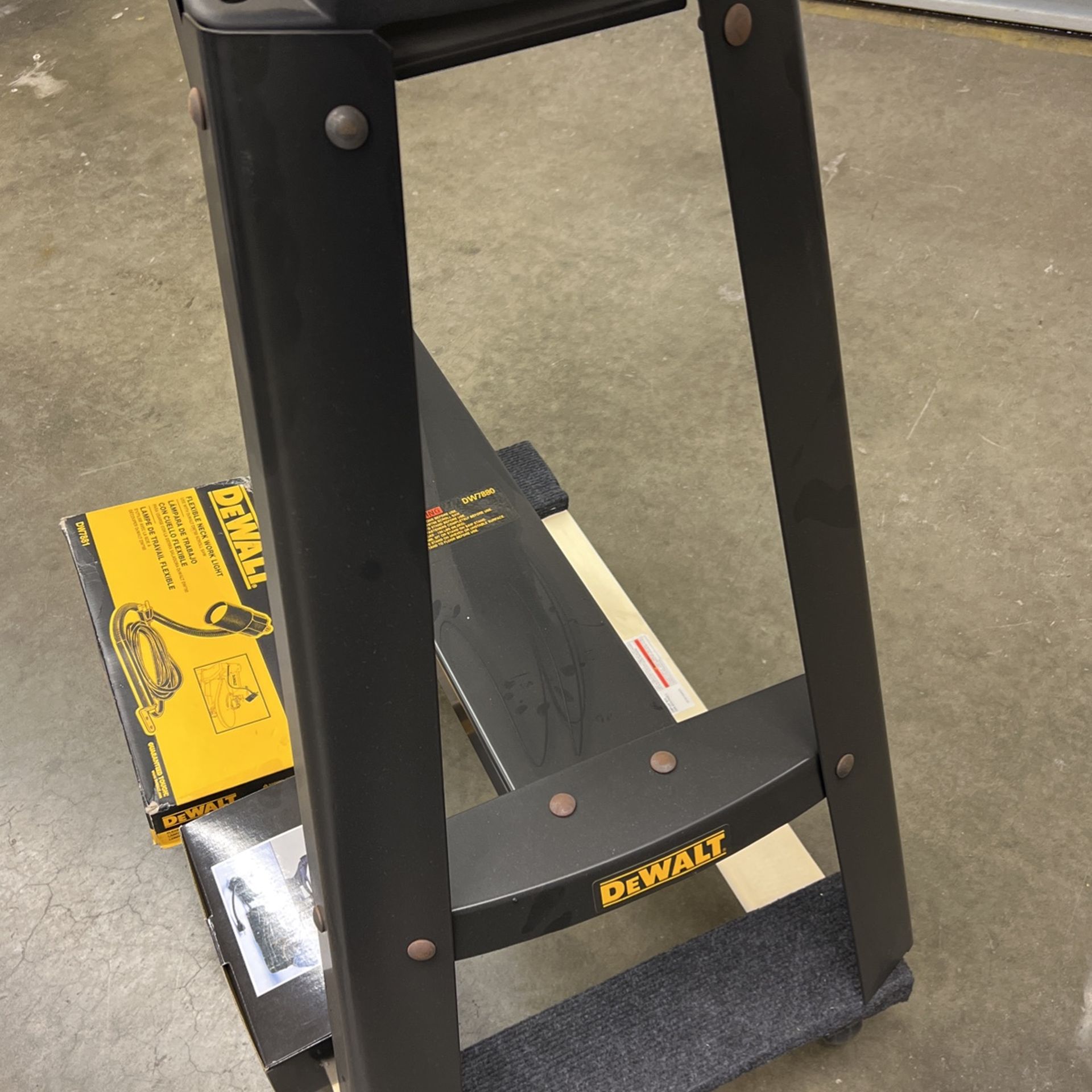 DeWalt Scroll Saw DW788 With Stand DW7880, Light DW7881, Electric Foot