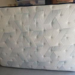 Queen Beauty Rest Pillow Top Mattress & 4in. Box Spring