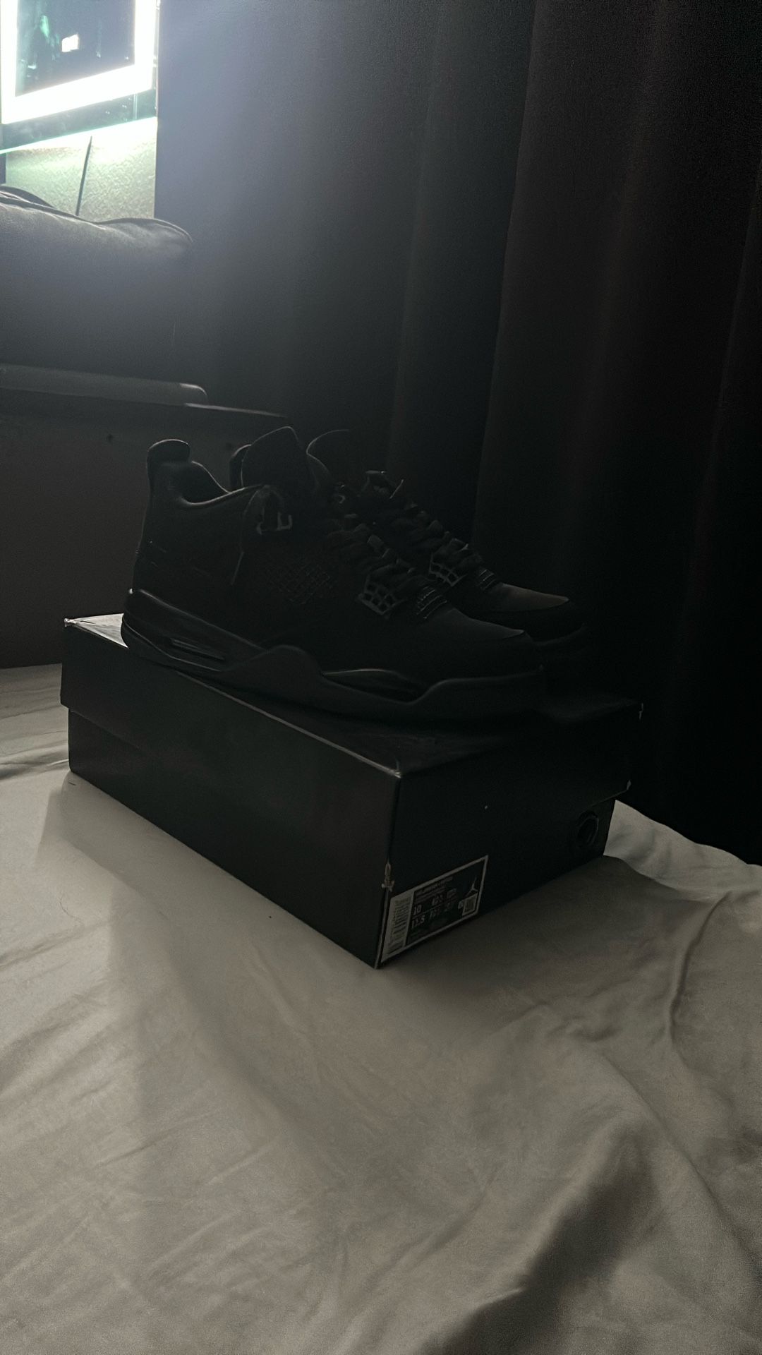 AIR JORDAN 4 RETRO