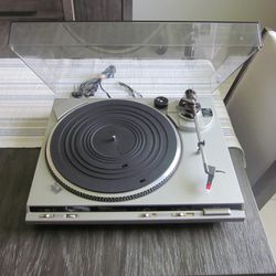 Technics Turntable With High Quality Empire Cartridge And Stylus . Excellent Condition . Near Mint . Hard To Find One In This Condition . Must see . 