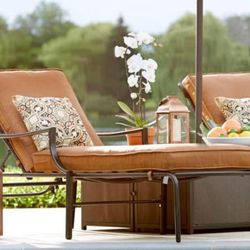 Beautiful Oak heights Chase Chair & Cushion