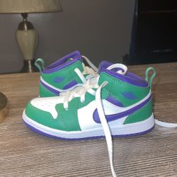 Brand New* Fresh Out The Box Jordan 1 Mid Size 10c For Kids
