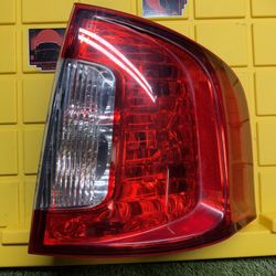 Ford Edge Right passenger RH Tail Light Assembly 2011 2012 2013 2014 Used OEM 