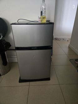 Frigidare mini fridge