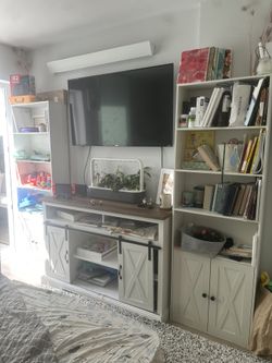 Book Shelves And Entertainment Station 