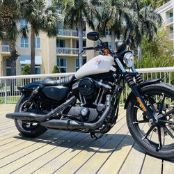 2022 Harley Davidson Iron 883 Only 785 Miles **Yes Financing **