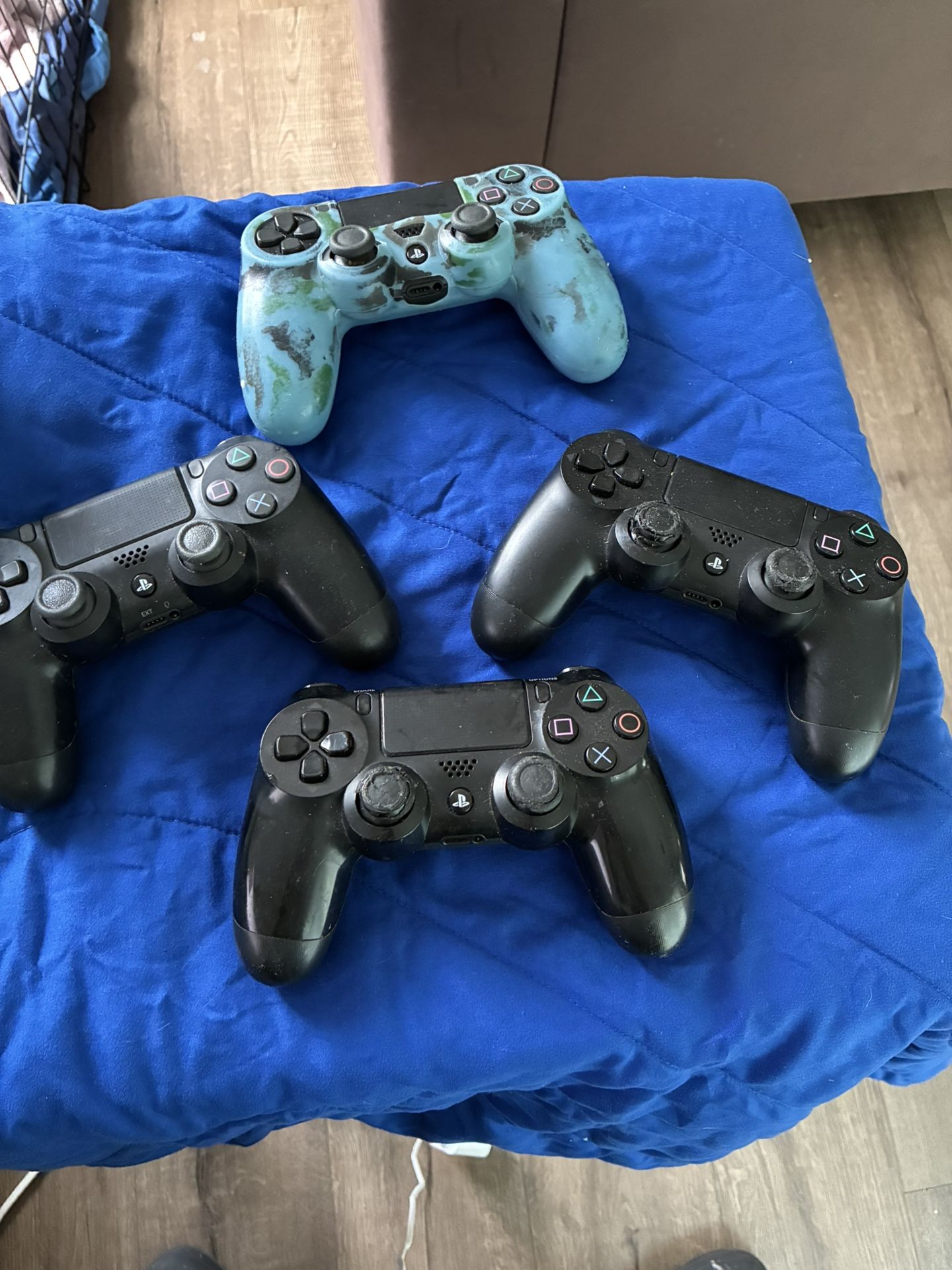 PS4 Controllers - All In Working Condition