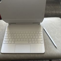 iPad Pro 12.9” Magic Keyboard w/Trackpad And Pencil