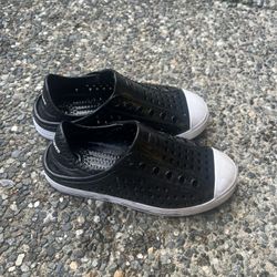 Black Skechers slip on clogs 