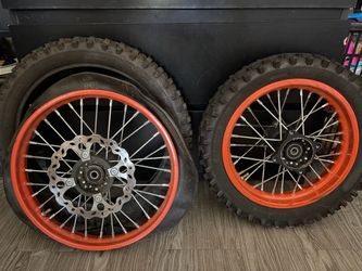 Tuttio tires! Great condition