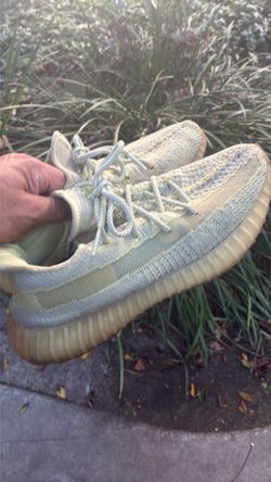 Men’s Yeezy size 9 1/2