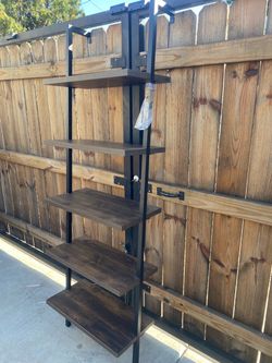 Leaning bookcase