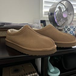Women’s Suede Clog Slippers