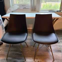 Table With Chairs 
