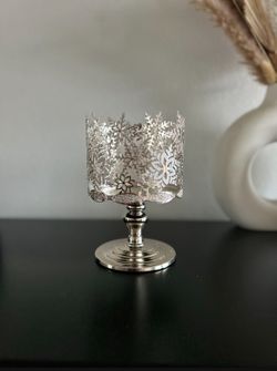 Bath & Body Works 2020 Glitter Snowflake 3-wick Candle Pedestal