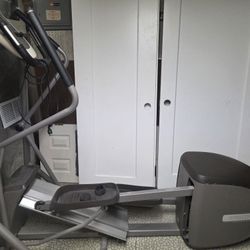 PRECOR EFX 2.5.    FREE!!