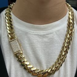 Heavy and solid 14k premium gold plated handmade Cuban necklace 