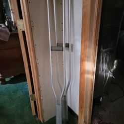 Crutches 