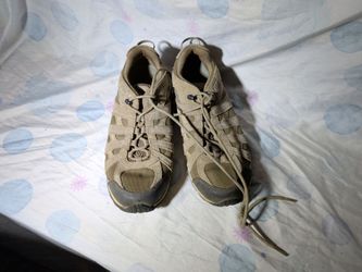 Columbia Redmond low hiking shoes size 9.5
