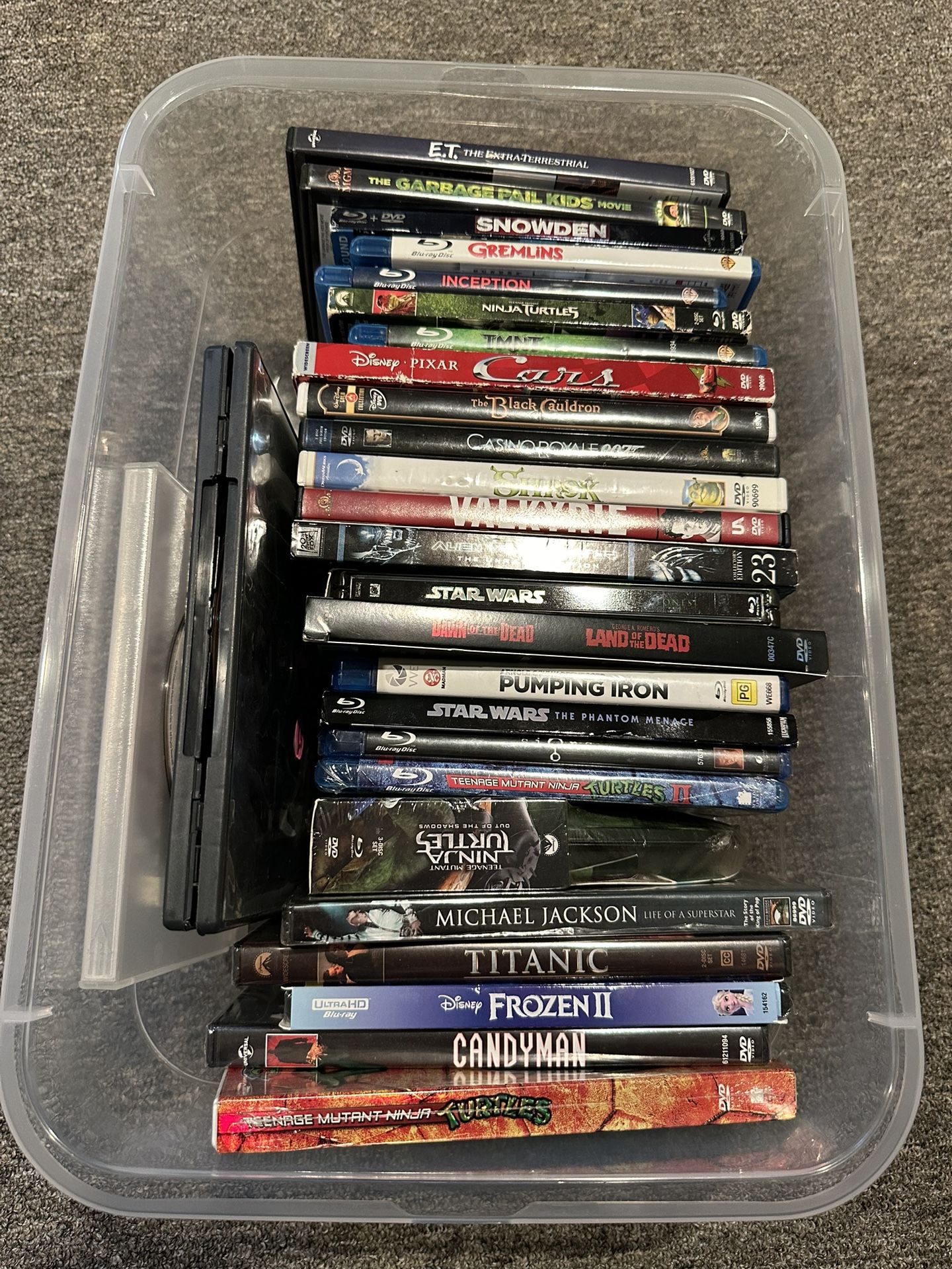 30 Blu-Ray/Dvd Movie Lot