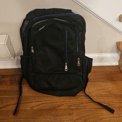 Scns2x briefcase /knapsack backpack, many zippers and pockets are included all in Excellent condition.
