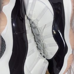 Women’s Air Jordan 11 Retro Velvet  Size 12 