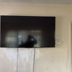 Insignia 55 inch flatscreen TV with wall mount 75 or best offer