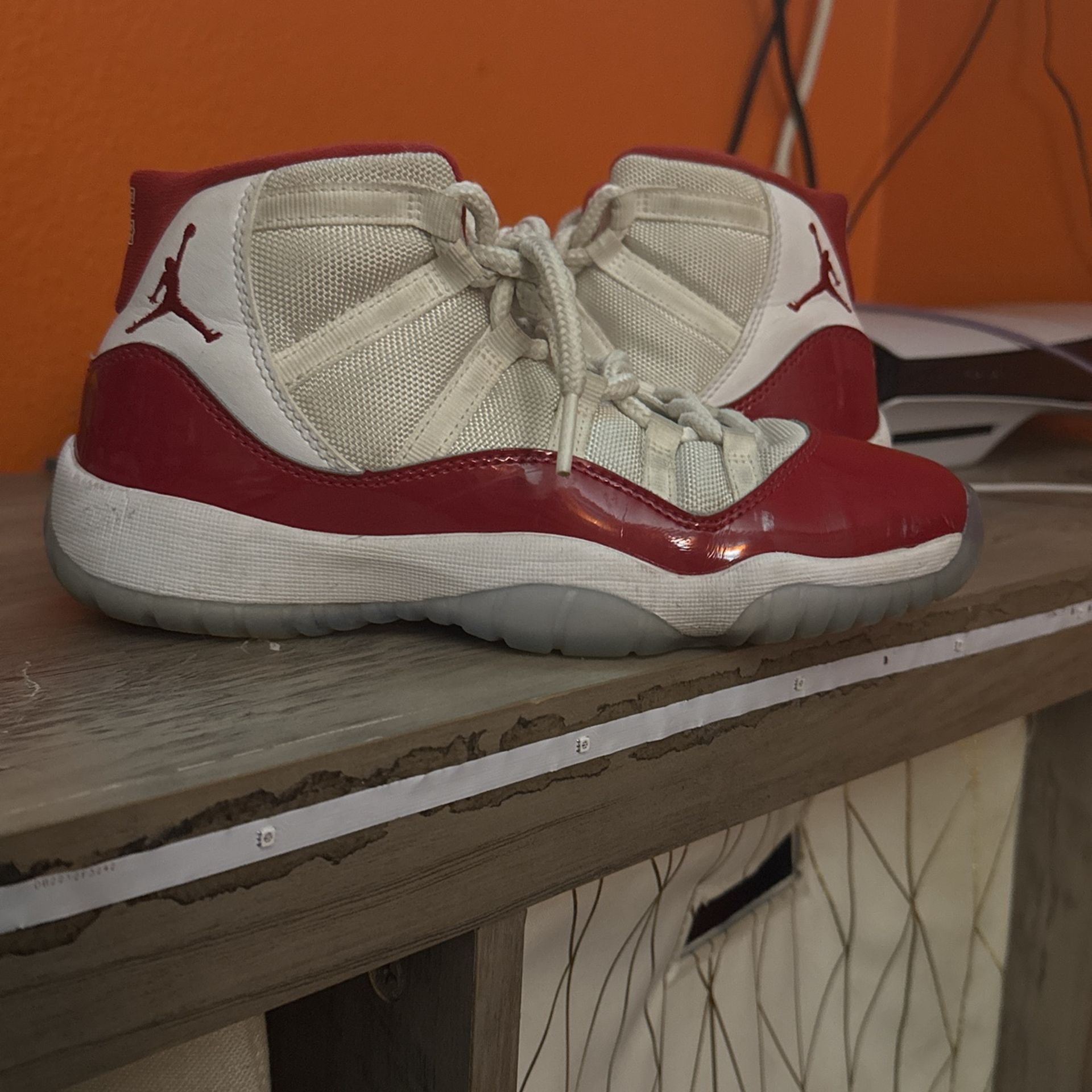 Jordan 11 Cherrys Good Condition