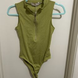 New Women’s Top Green Size Small