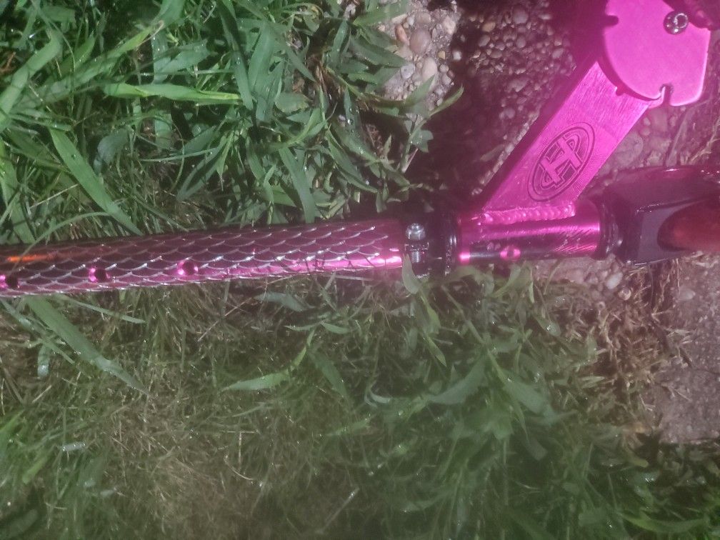 Very PRETTY PINK GIRLS SCOOTER - HALO