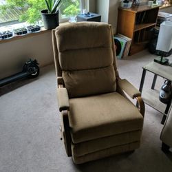 RECLINER CHAIR