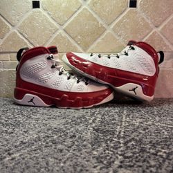 -Jordan 9 “Gym red” -Size 8.5M -Barely used -No box -Shipping available -Dm for more info