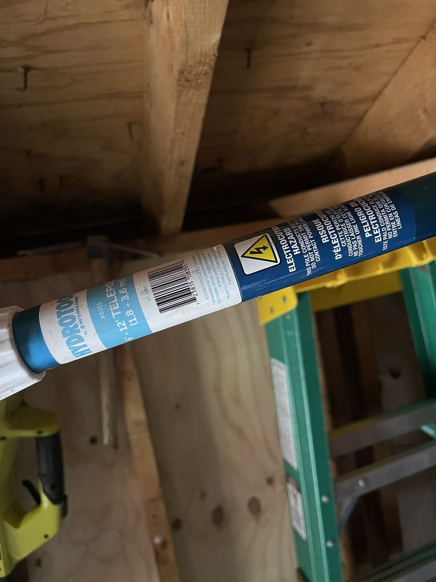 Pool Pole And Hose. 