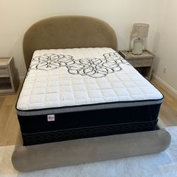 Queen Size Mattress Pillow Top 12"    New Mattress  In A Plastic Sealed 