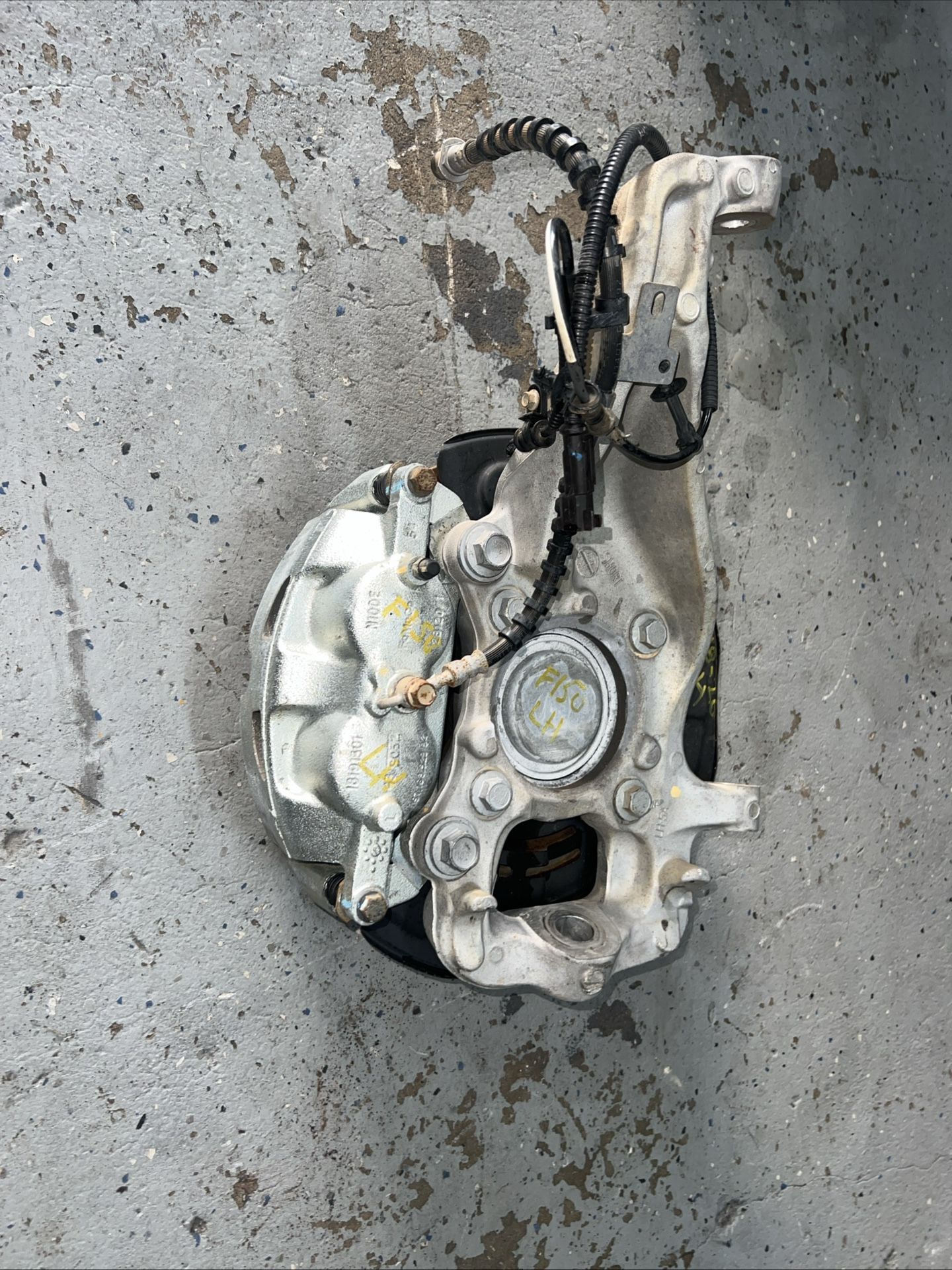 18-20 F150 3.3L 4x2 2WD Front Driver LH Spindle Knuckle Hub OE Factory 9K Miles