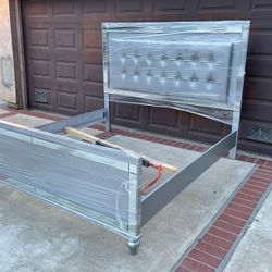 Beautiful Queen Size Valentino Silver Bed Set New 