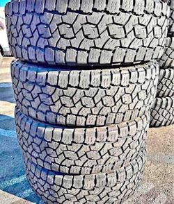 Vendo set de llantas 33x12.50r18Lt Toyo open country en perfectas condiciones de Vida
