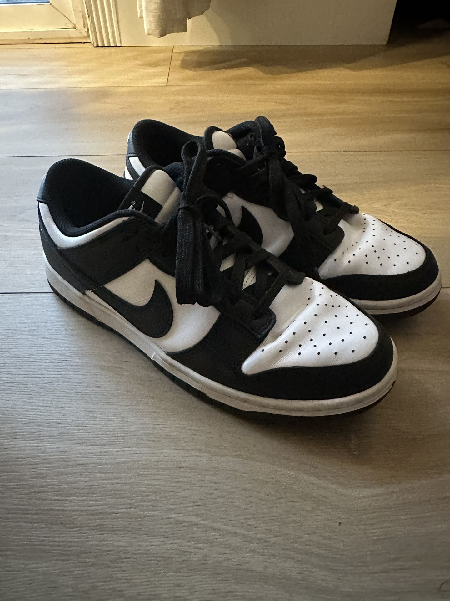 Nike Men's Dunk Low Retro Sneaker- Size 8.5