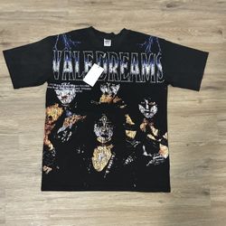 Vale Forever Kiss Graphic-Print T-Shirt