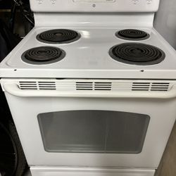 Nice electric stove works great $25 delivery Milwaukee area