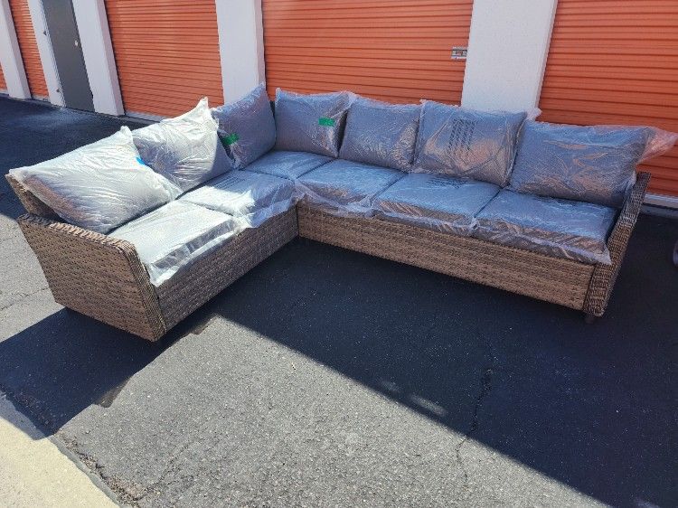 Broyhill Autumn Cove Gray All-Weather Wicker Cushioned Patio Sectional