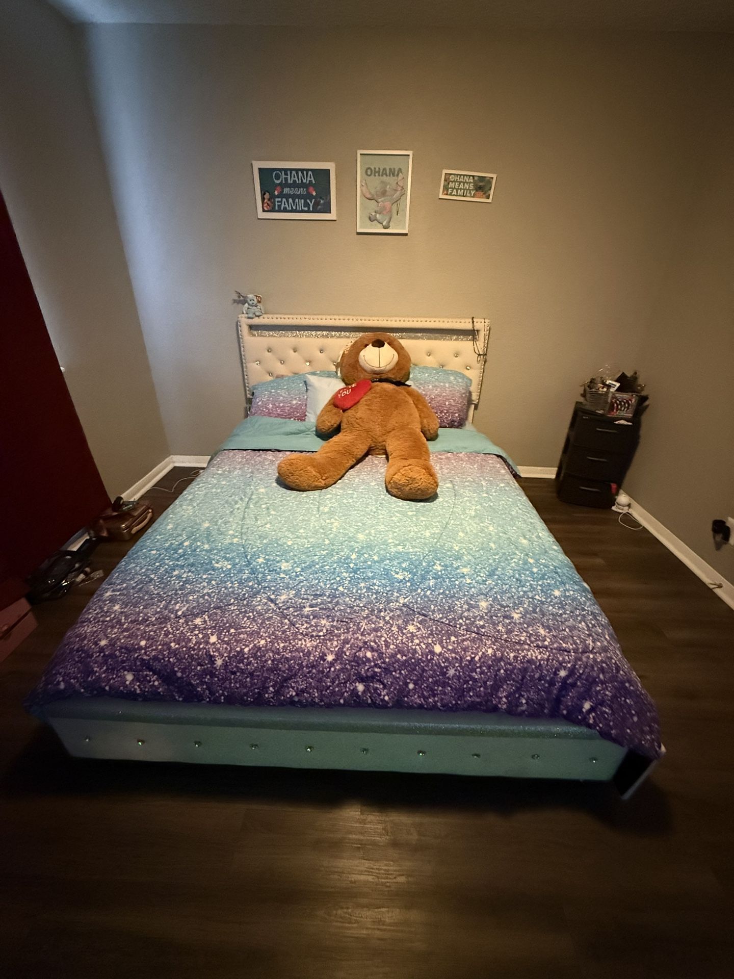 Bed With Mattress And Drawers On Sides