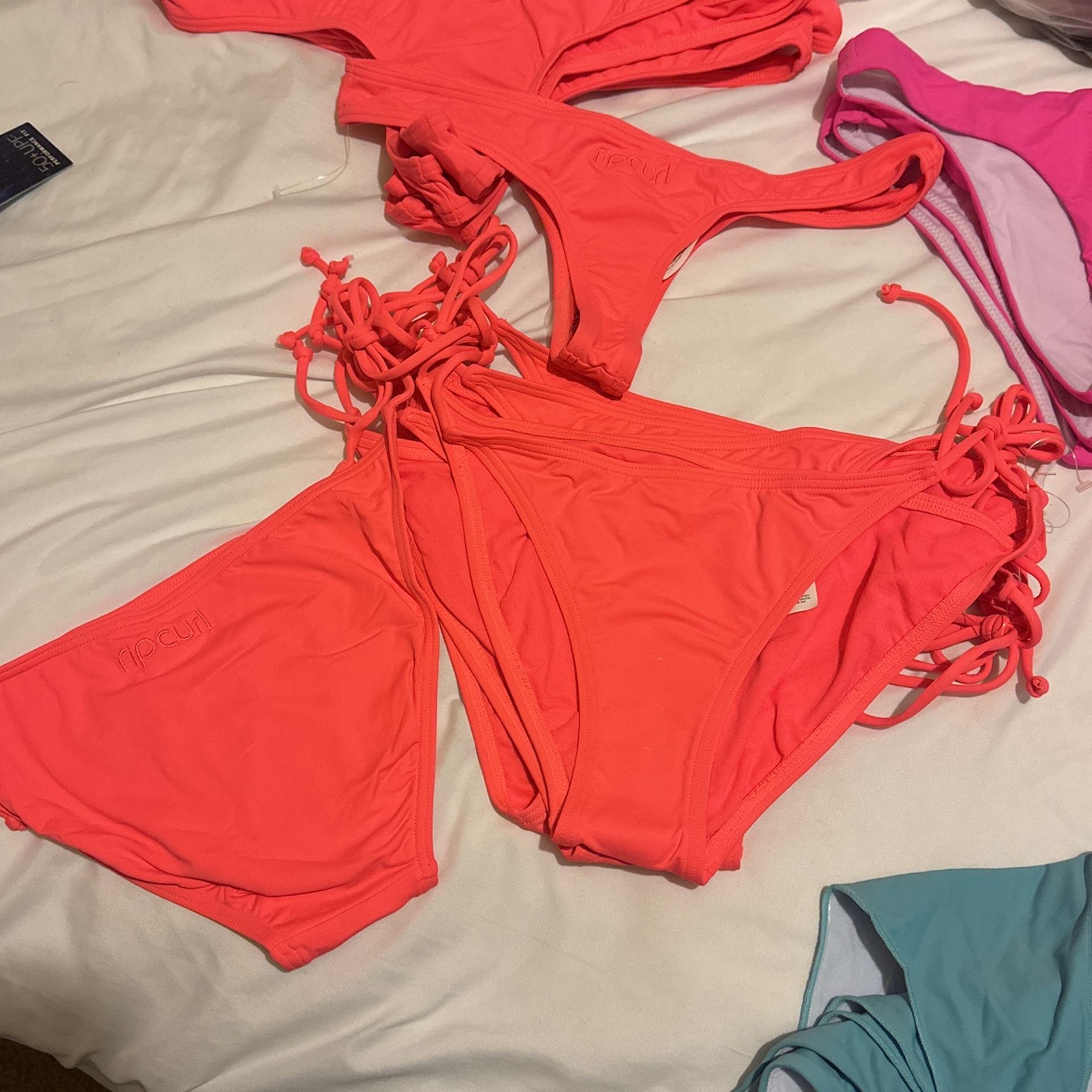 Bikinis : S ,, M ,, L