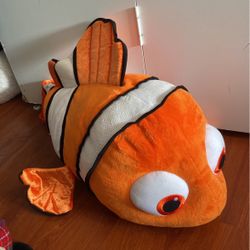Large Disney Store Finding Nemo