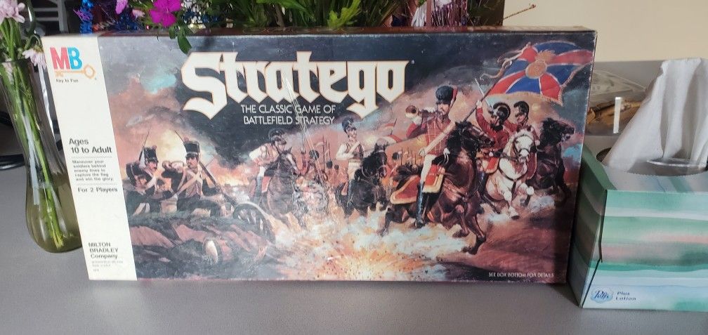 Hasbro: Stratego Game