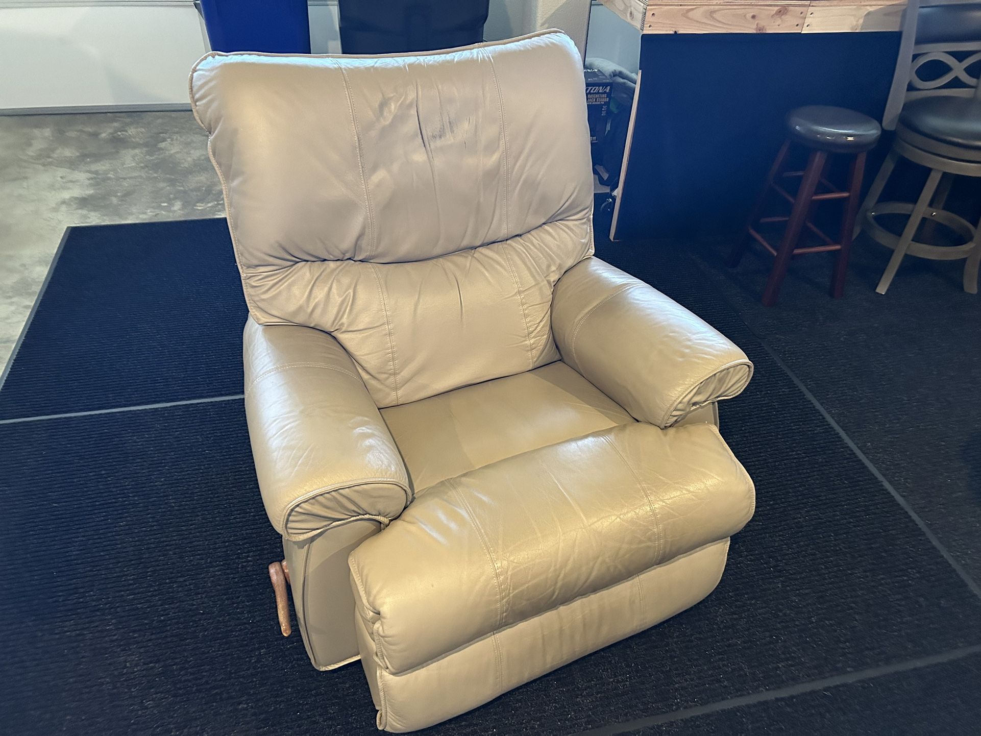 La-Z-Boy Leather Recliner 