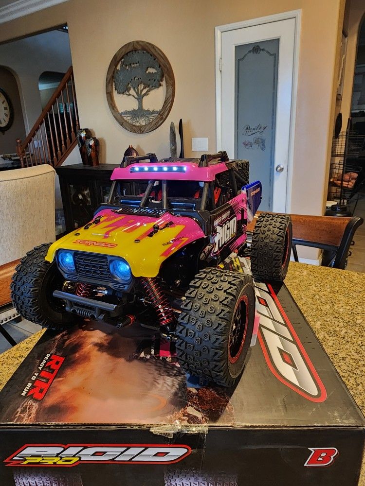 Brand New 1/16 BRUSHLESS RC 4X4 TRUCK FAST 70+KMPH WITH 3SPEED LEVELS