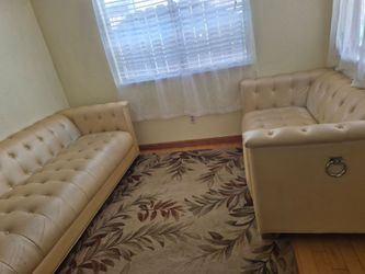 Chaviano Tufted Pearl White Living Room Set