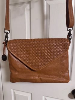 The Wanderers Travel Co. The Marseille Woven Crossbody Clutch - Tan Leather